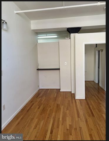 1010 Race St Apt 7J, Philadelphia, PA 19107
