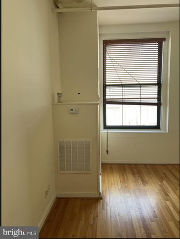 1010 Race St Apt 7J, Philadelphia, PA 19107