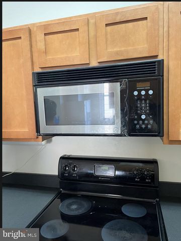 1010 Race St Apt 7J, Philadelphia, PA 19107