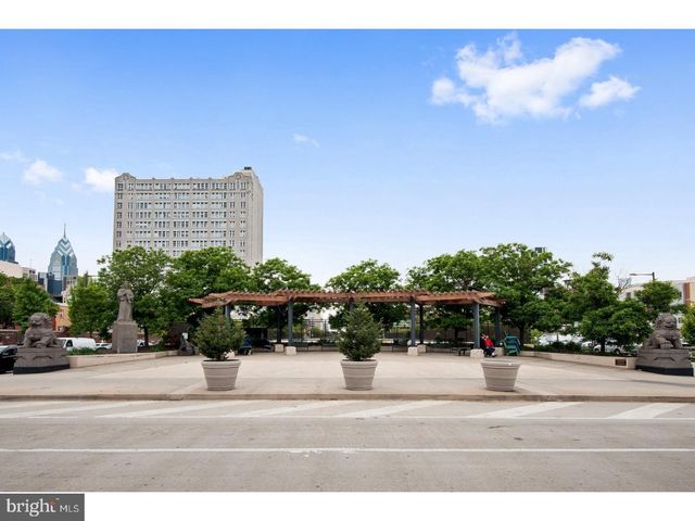 1010 Race St Apt 7J, Philadelphia, PA 19107