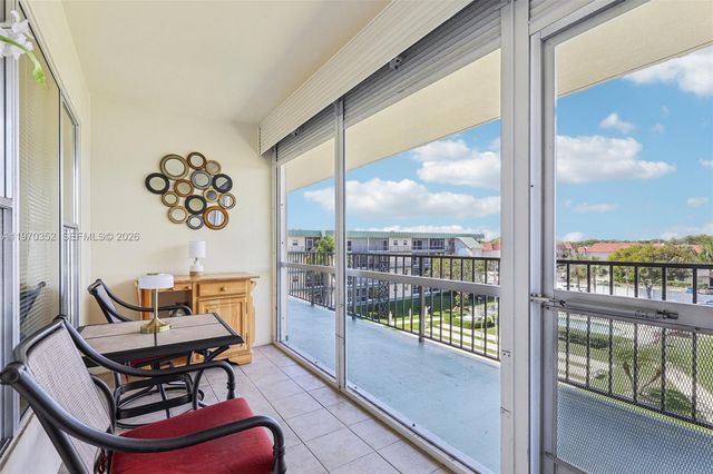 804 SE 7th St 402, Deerfield Beach, FL 33441