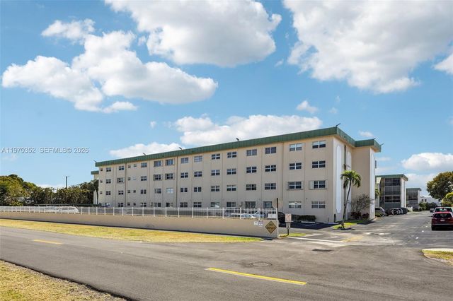 804 SE 7th St 402, Deerfield Beach, FL 33441