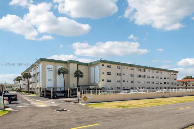 804 SE 7th St 402, Deerfield Beach, FL 33441