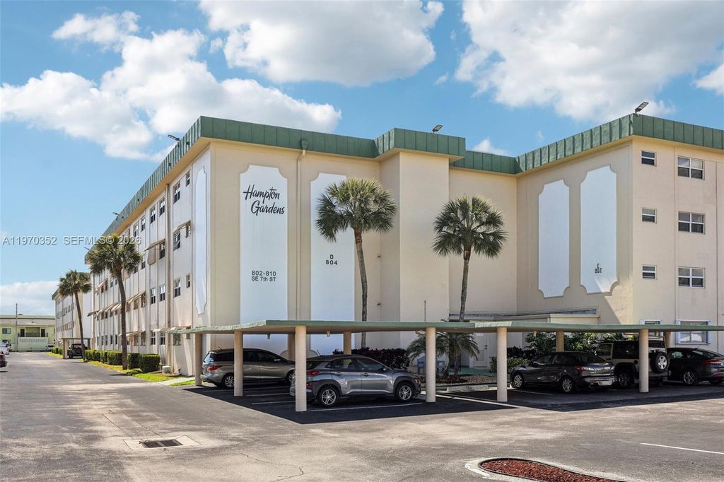 804 SE 7th St 402, Deerfield Beach, FL 33441