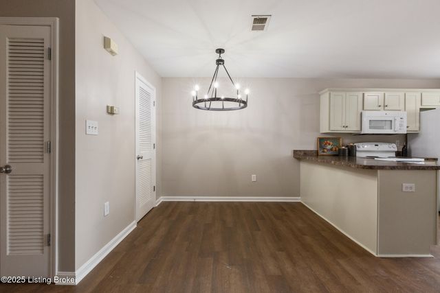 3802 Falcon Crest Dr 128, Louisville, KY 40219