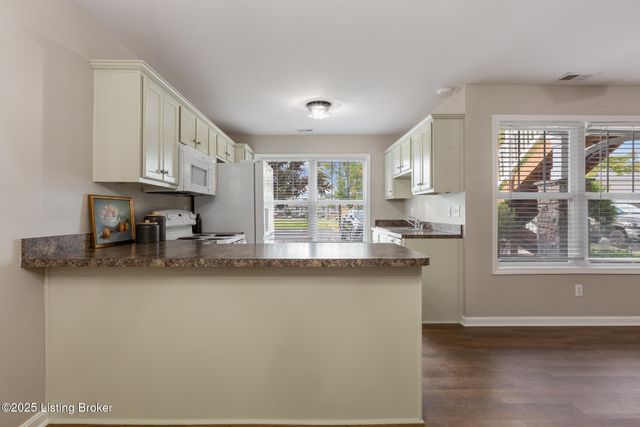 3802 Falcon Crest Dr 128, Louisville, KY 40219