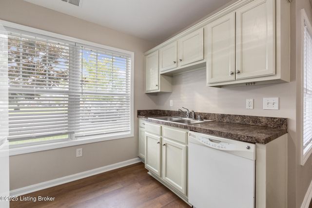 3802 Falcon Crest Dr 128, Louisville, KY 40219