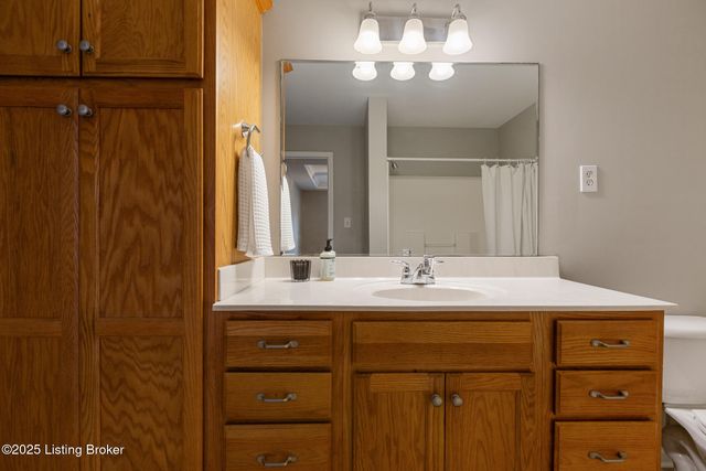 3802 Falcon Crest Dr 128, Louisville, KY 40219