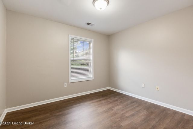 3802 Falcon Crest Dr 128, Louisville, KY 40219