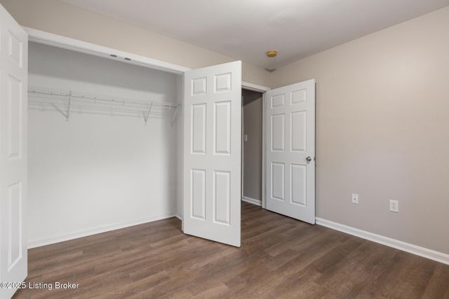 3802 Falcon Crest Dr 128, Louisville, KY 40219