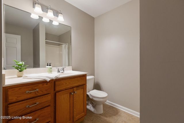 3802 Falcon Crest Dr 128, Louisville, KY 40219