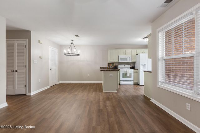 3802 Falcon Crest Dr 128, Louisville, KY 40219