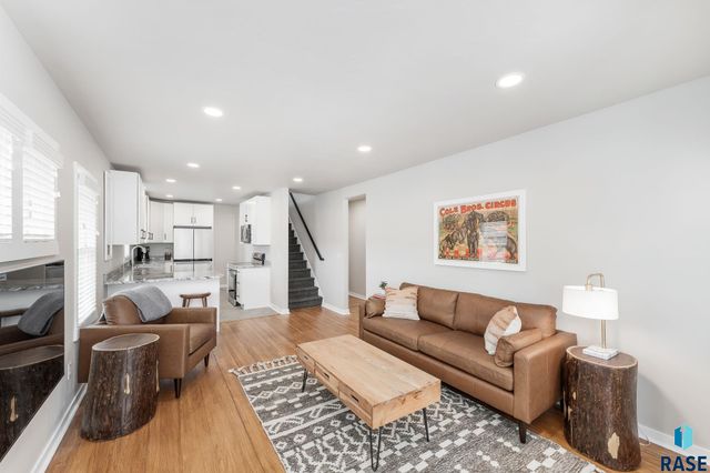 1205 S 7th Ave Avenue, Sioux Falls, SD 57105