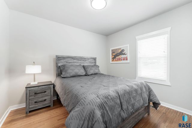 1205 S 7th Ave Avenue, Sioux Falls, SD 57105