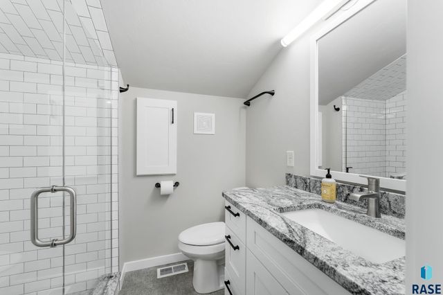 1205 S 7th Ave Avenue, Sioux Falls, SD 57105