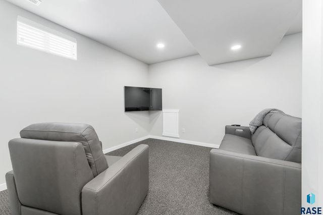 1205 S 7th Ave Avenue, Sioux Falls, SD 57105