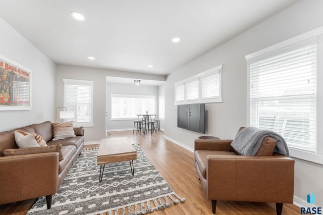 1205 S 7th Ave Avenue, Sioux Falls, SD 57105