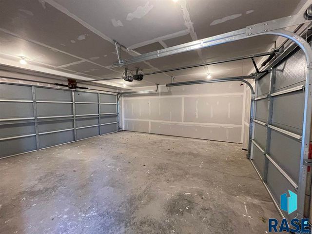 1205 S 7th Ave Avenue, Sioux Falls, SD 57105