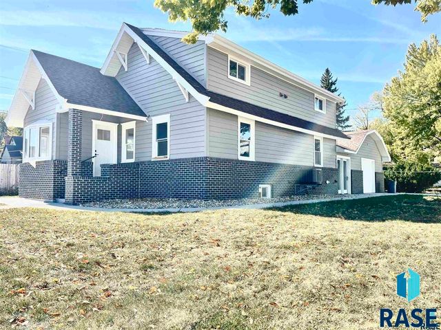 1205 S 7th Ave Avenue, Sioux Falls, SD 57105