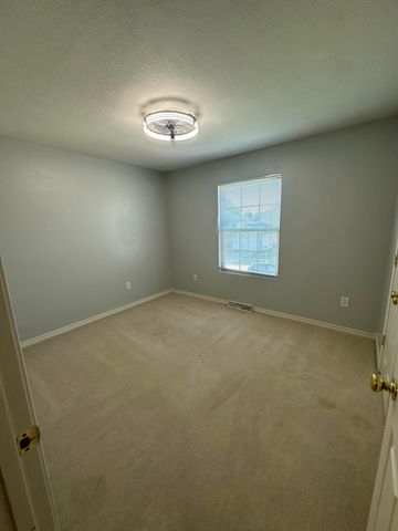 2302 WINDSTONE DR, Columbia, MO 65201