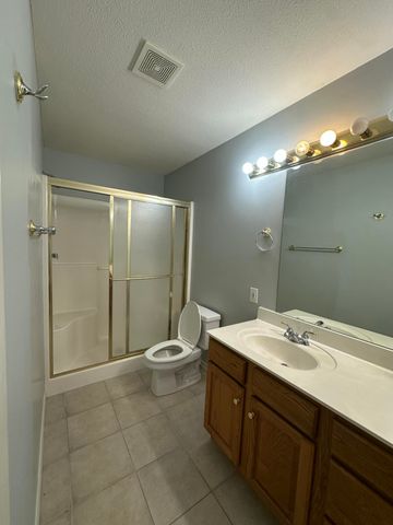 2302 WINDSTONE DR, Columbia, MO 65201