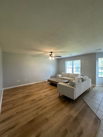 2302 WINDSTONE DR, Columbia, MO 65201