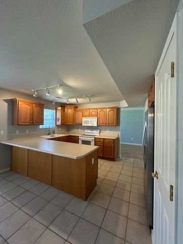 2302 WINDSTONE DR, Columbia, MO 65201
