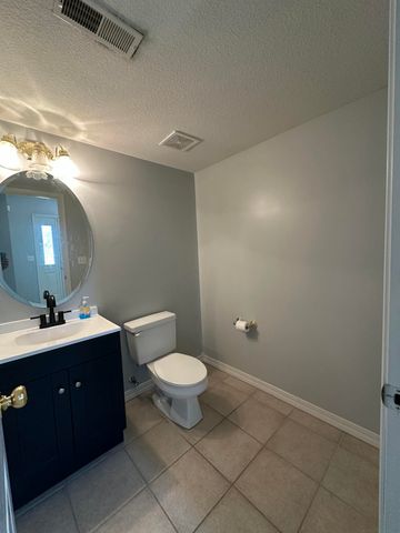2302 WINDSTONE DR, Columbia, MO 65201