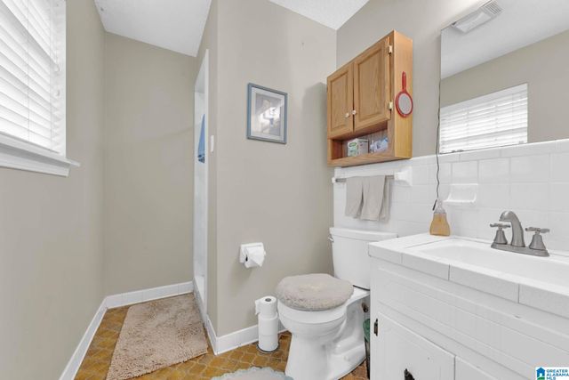 512 RAIN TREE LANE, Birmingham, AL 35217
