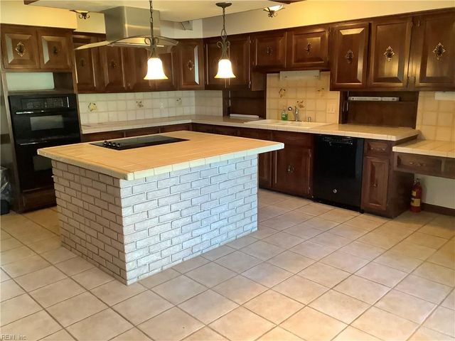 2200 Windward Shore DR, Virginia Beach, VA 23451