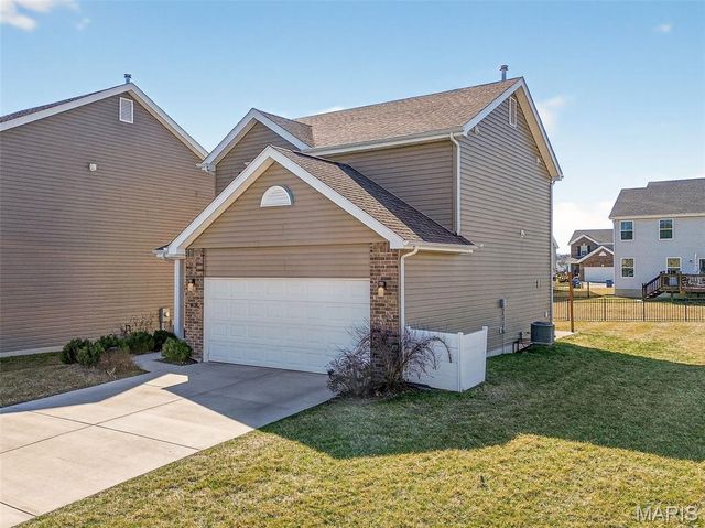 345 Charlestowne Place Drive, St Charles, MO 63301