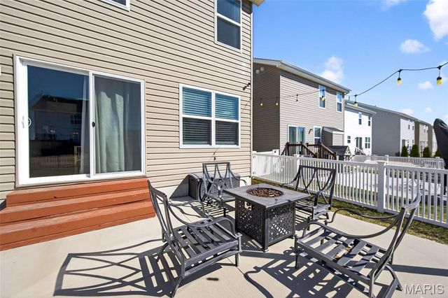 345 Charlestowne Place Drive, St Charles, MO 63301