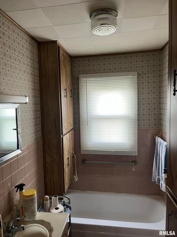 517 W Barnett Street, Harrisburg, IL 62946