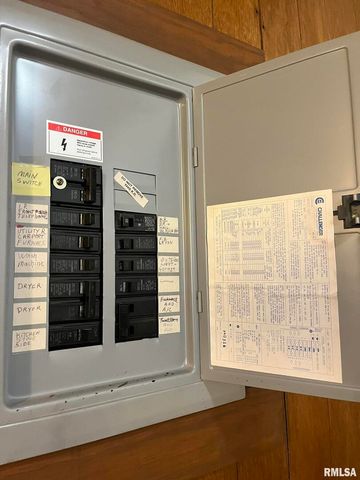 517 W Barnett Street, Harrisburg, IL 62946