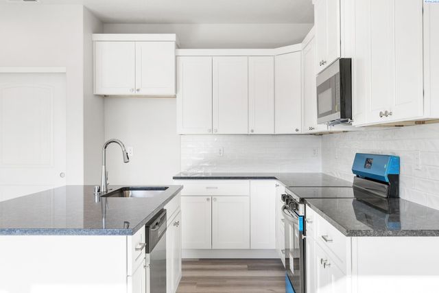 7581 Grapevine Ct, West Richland, WA 99353