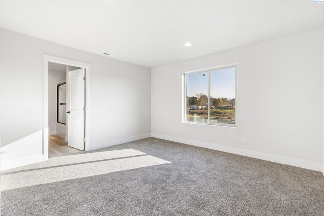 7581 Grapevine Ct, West Richland, WA 99353