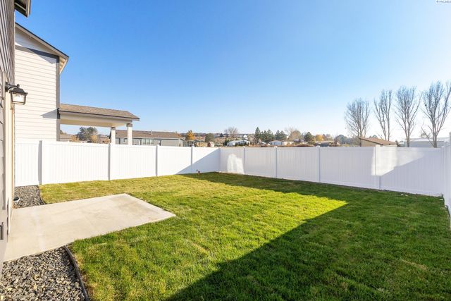 7581 Grapevine Ct, West Richland, WA 99353