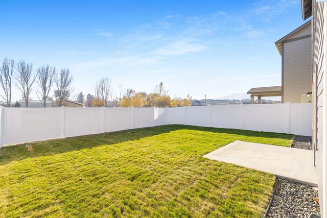 7581 Grapevine Ct, West Richland, WA 99353