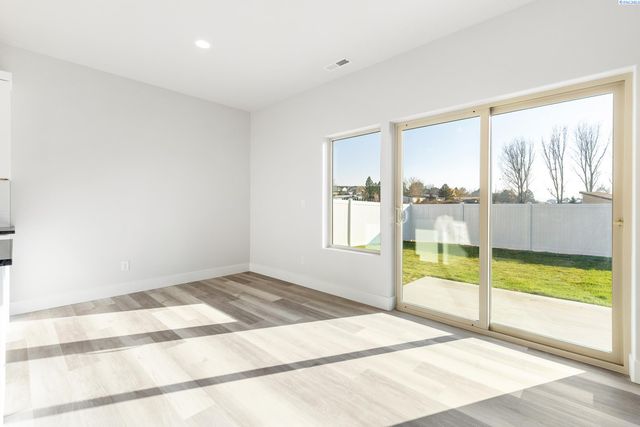 7581 Grapevine Ct, West Richland, WA 99353