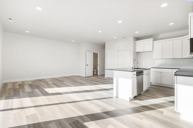 7581 Grapevine Ct, West Richland, WA 99353