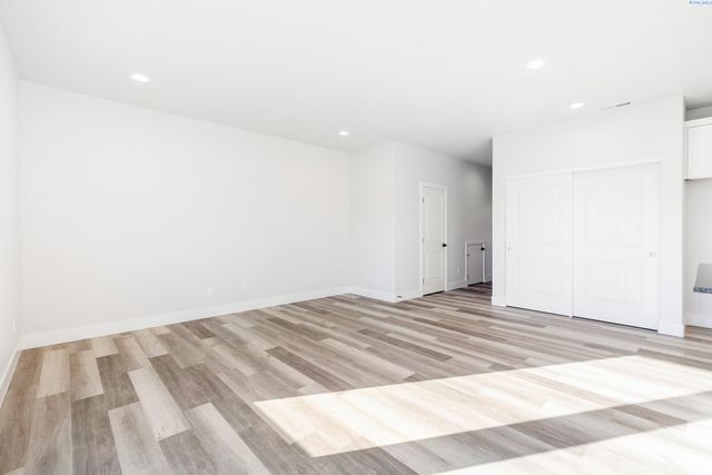 7581 Grapevine Ct, West Richland, WA 99353