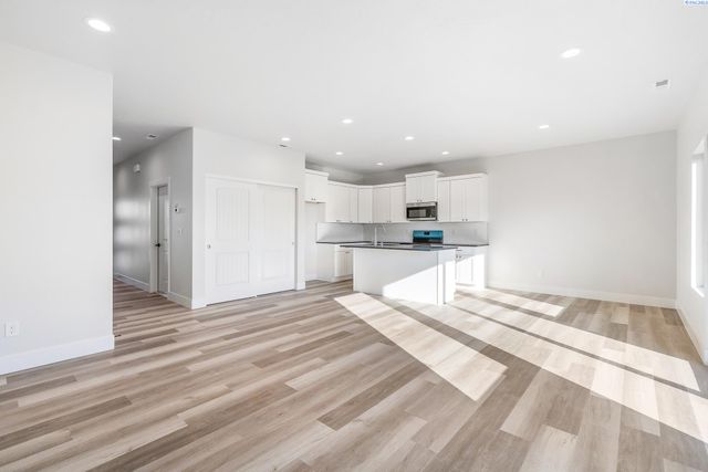 7581 Grapevine Ct, West Richland, WA 99353