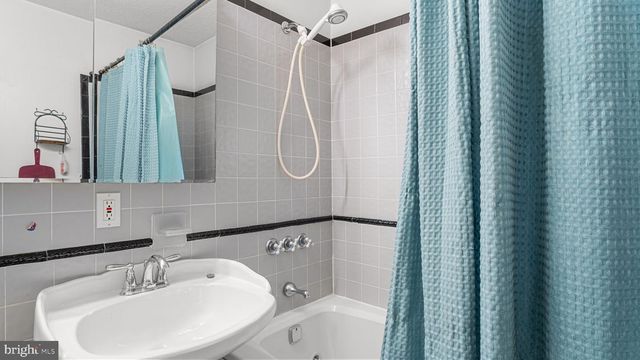 24 TIGER LILY LN, Levittown, PA 19054