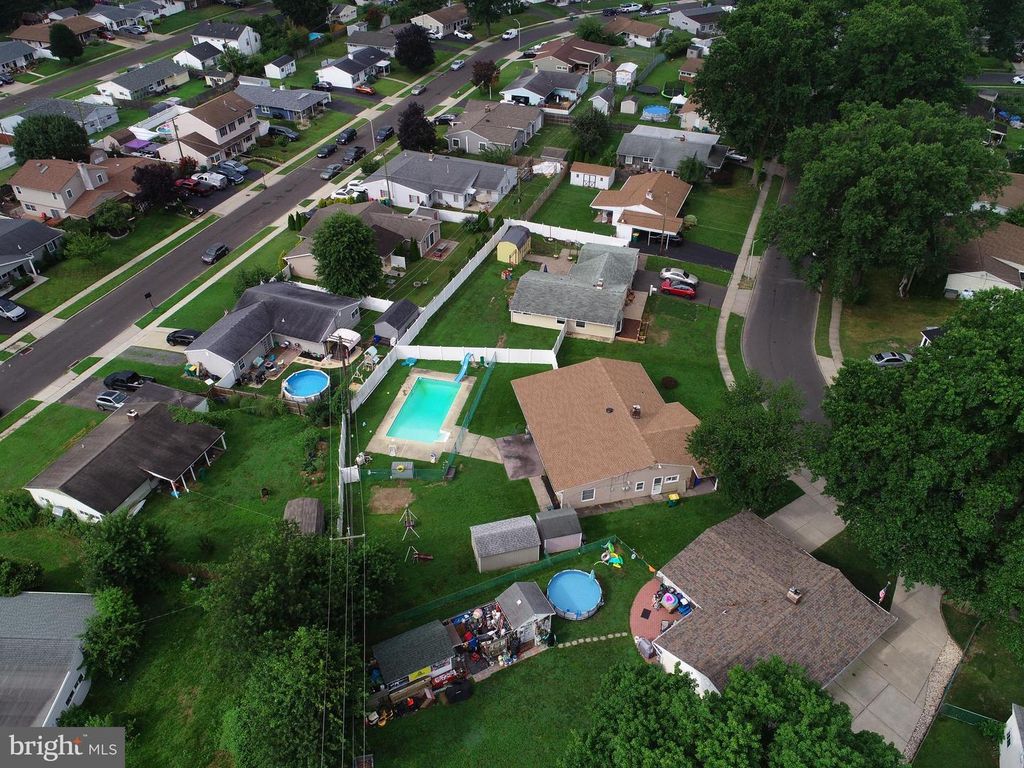 24 TIGER LILY LN, Levittown, PA 19054