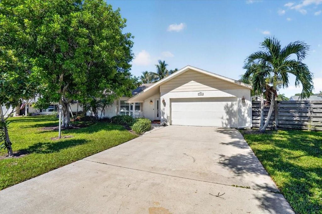 7604 19TH AVENUE DRIVE W, BRADENTON, FL 34209 — photo 2