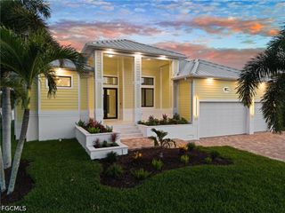 1460 Venetian CT, Cape Coral, FL 33904