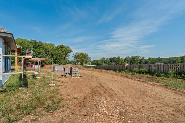 5282 E Golden Bell Lane, Springfield, MO 65809