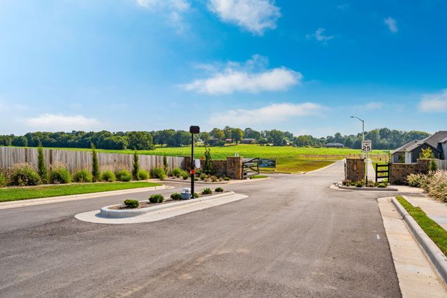 5282 E Golden Bell Lane, Springfield, MO 65809