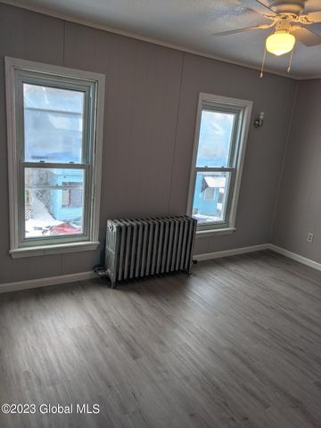 27 Trinity Place, Amsterdam, NY 12010