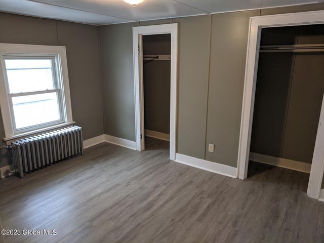 27 Trinity Place, Amsterdam, NY 12010